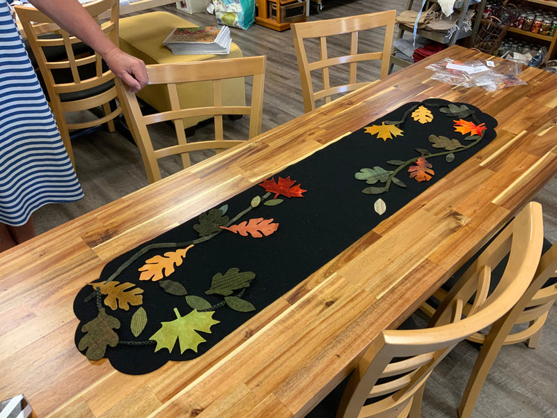 Large Pre Cut, Black Rounded Table Runners