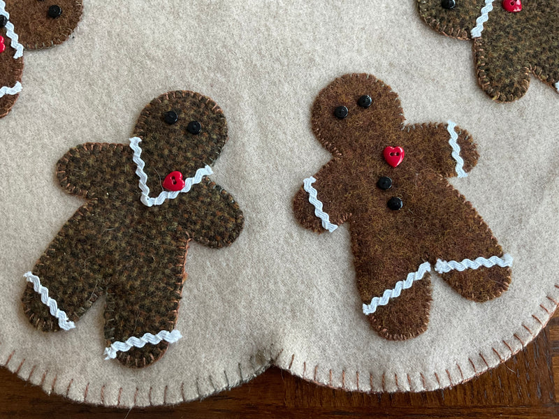 Gingerbread in the Round